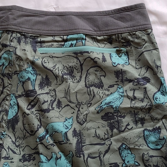 *Host pick* Wildlife! North Face board shorts - Picture 13 of 16